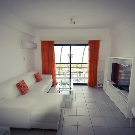 Апартаменти Krasas Flats Ларнака